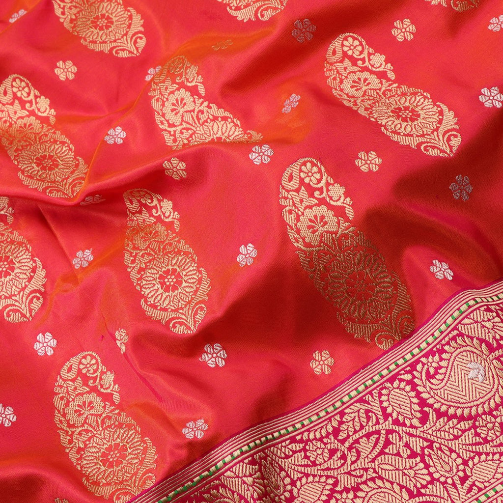 Handwoven Chilli Red And Magenta Banarari Sari - WIISDT650 003 - Fabric View